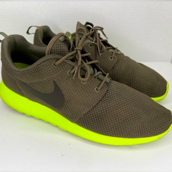 nike roshe run olive green